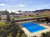 SUPERBE STUDIO RÉNOVÉ AU CŒUR DE LA VILLE AVEC PISCINE — photo 3