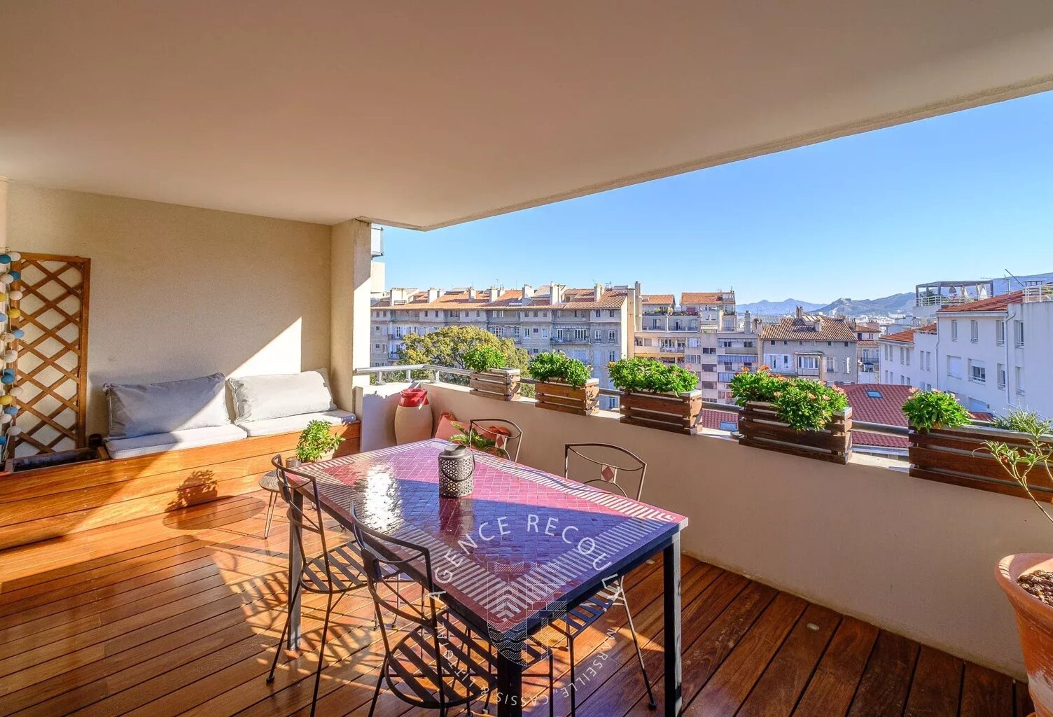 APPARTEMENT T4 AVEC TERRASSE CARRE D'OR  MARSEILLE 13008 — photo 1