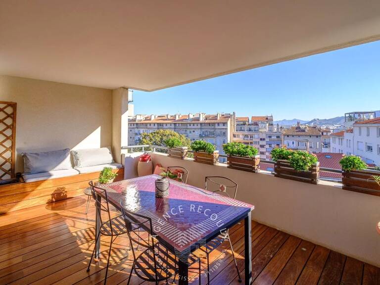 APPARTEMENT T4 AVEC TERRASSE CARRE D'OR  MARSEILLE 13008 — photo 1