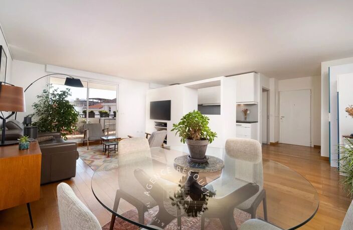 APPARTEMENT T4 AVEC TERRASSE CARRE D'OR  MARSEILLE 13008 — photo 4
