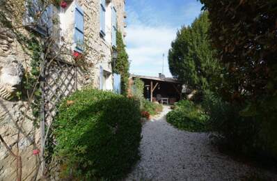A vendre, Gers : Ancien presbytère entièrement rénové au coeur d'une belle bastide historique, 5 chambres, dépendances et deux jardins. Quartier paisible, belles vues — photo du bien