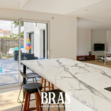 Maison 6 pièces 894000 €