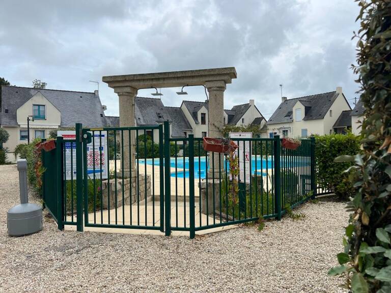 RESIDENCE LES TAMARIS Studio avec pièce de vie et kitchenette, entrée cabine, salle d'eau et wc indépendant, terrasse et jardinet. Plage Valentin à pieds, Piscine, aire de parking — photo 1