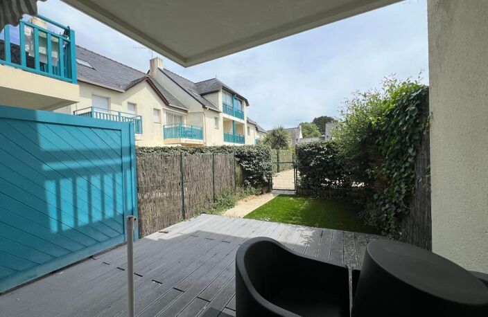 RESIDENCE LES TAMARIS Studio avec pièce de vie et kitchenette, entrée cabine, salle d'eau et wc indépendant, terrasse et jardinet. Plage Valentin à pieds, Piscine, aire de parking — photo 4