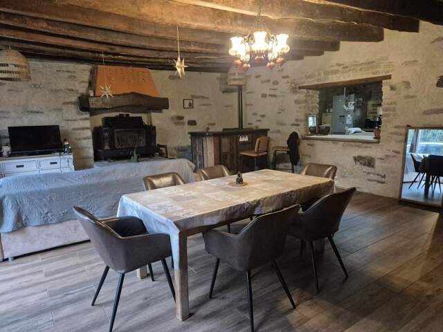 St Gorgon - Maison en pierres - 190 m² – Entièrement rénovée – Deux logements — photo du bien