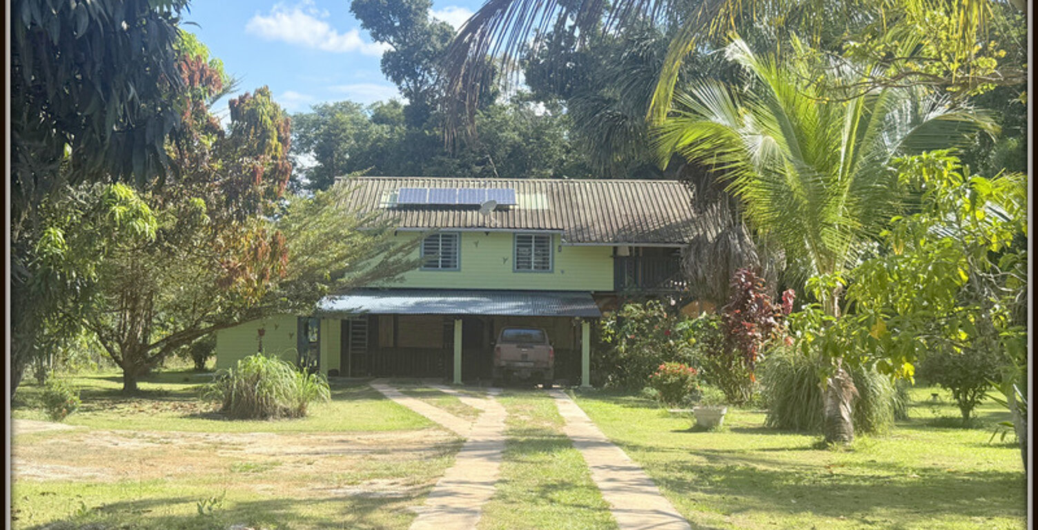 A VENDRE A KOUROU UNE CHARMANTE MAISON T5 EN BOIS DE 133 m² SUPERFICIE TERRAIN 2 HECTARES - AU PRIX DE 346 500 € — photo 1