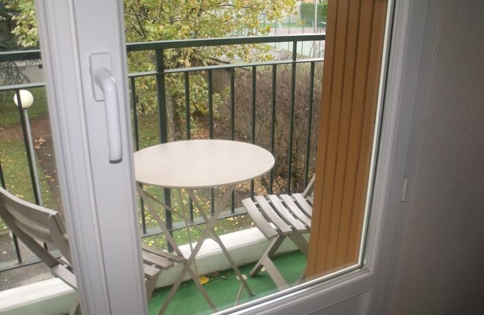 Appartement à vendre 3 pièces OULLINS PIERRE BENITE (69) — photo 2
