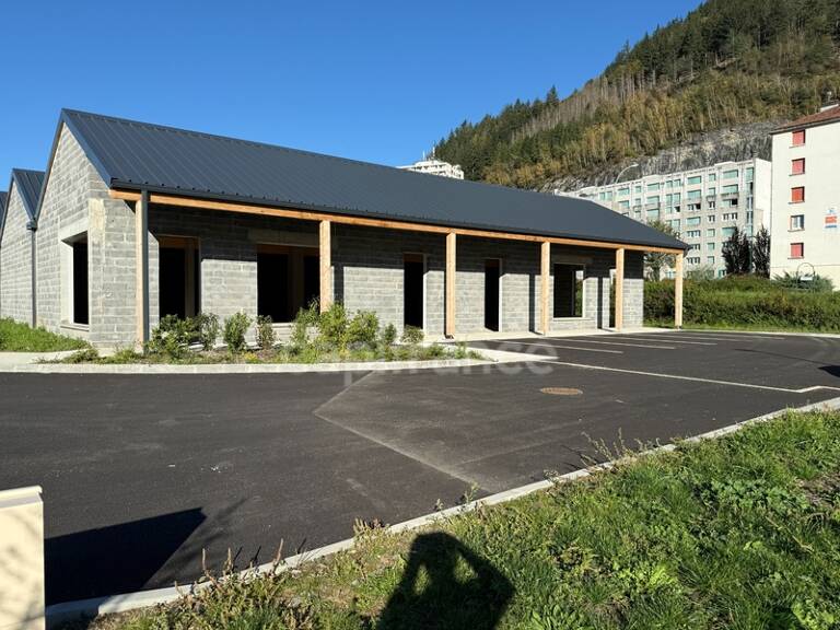 Locaux commerciaux avec emplacement stratégique, forte visibilité — photo 1