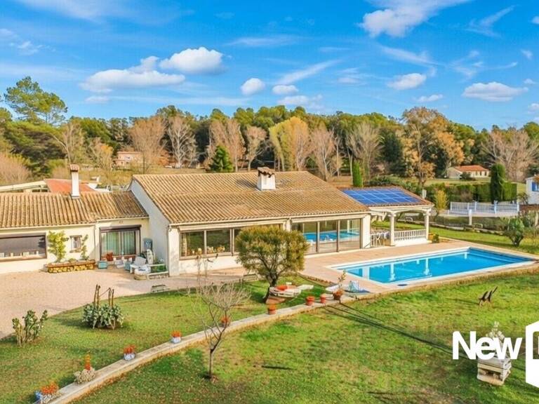 MONTAUROUX_ Ensemble immobilier avec habitations multiples et piscine sur 3 315 m². A découvrir! — photo 1