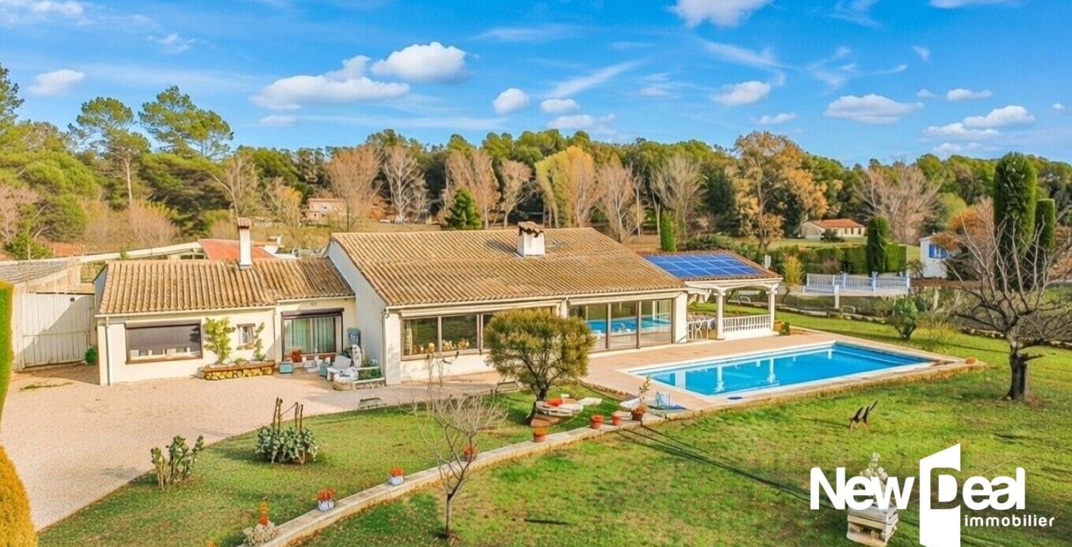 MONTAUROUX_ Ensemble immobilier avec habitations multiples et piscine sur 3 315 m². A découvrir! — photo 1