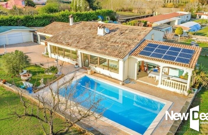 MONTAUROUX_ Ensemble immobilier avec habitations multiples et piscine sur 3 315 m². A découvrir! — photo 2