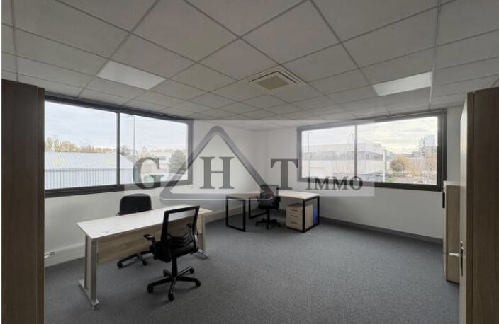 Entrepôt bureaux a louer — photo 4