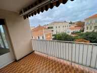 A VENDRE SUPERBE APPARTEMENT EN DERNIER ETAGE A BANDOL 83150 — photo 2