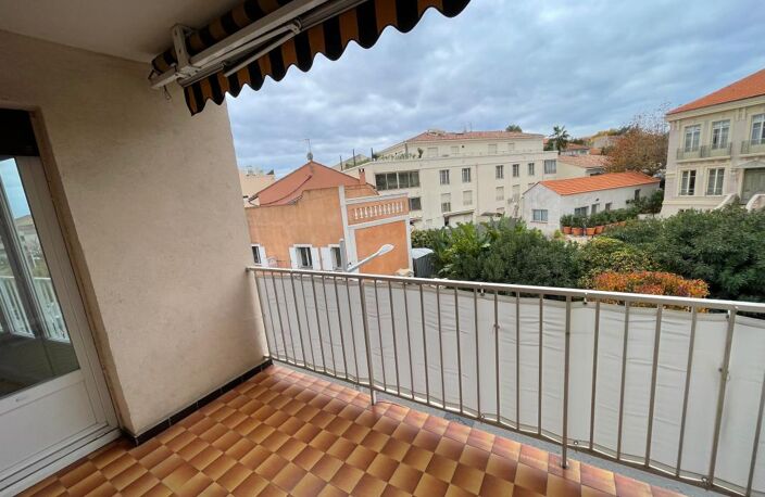 A VENDRE SUPERBE APPARTEMENT EN DERNIER ETAGE A BANDOL 83150 — photo 2