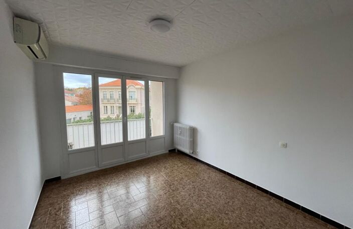 A VENDRE SUPERBE APPARTEMENT EN DERNIER ETAGE A BANDOL 83150 — photo 4