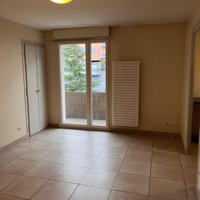 Appartement 3 pièces 830 €