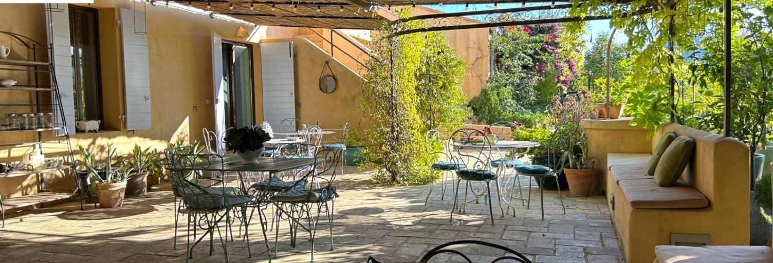 Maison 16 Pièces 380 m² à vendre à Saint-Cyr-sur-Mer (83270)