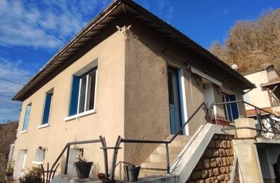 A 10 mn de Lalinde Jolie Maison de 80 m² sh rénovée composée, d'un séjour salon cuisine équipée, 2 chambres, salle d'eau, RDC 2 garages, une cave un atelier, cc gaz de ville + panneaux photovoltaïques , terrain clos de 1375 m².  — photo du bien
