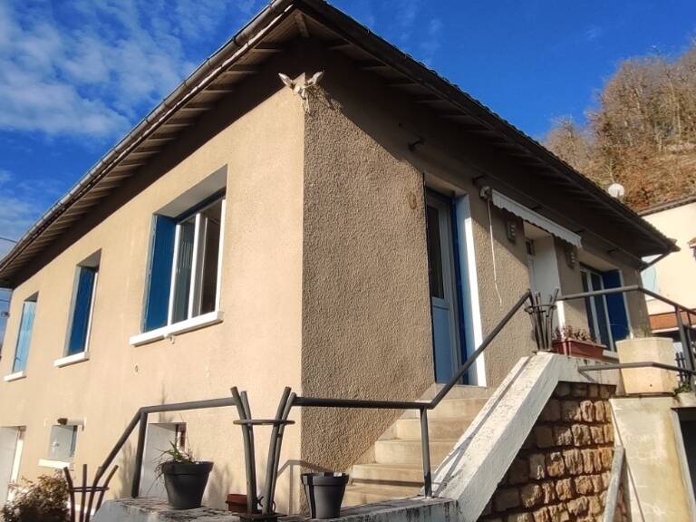 A 10 mn de Lalinde Jolie Maison de 80 m² sh rénovée composée, d'un séjour salon cuisine équipée, 2 chambres, salle d'eau, RDC 2 garages, une cave un atelier, cc gaz de ville + panneaux photovoltaïques , terrain clos de 1375 m².  — photo 1