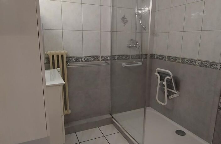 Location appartement 4 pièces 70 m² à Reims (51100) — photo 4