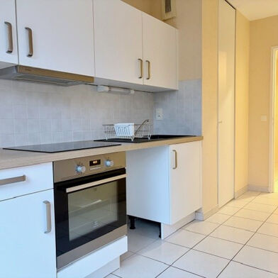 Appartement 3 pièces 864 €