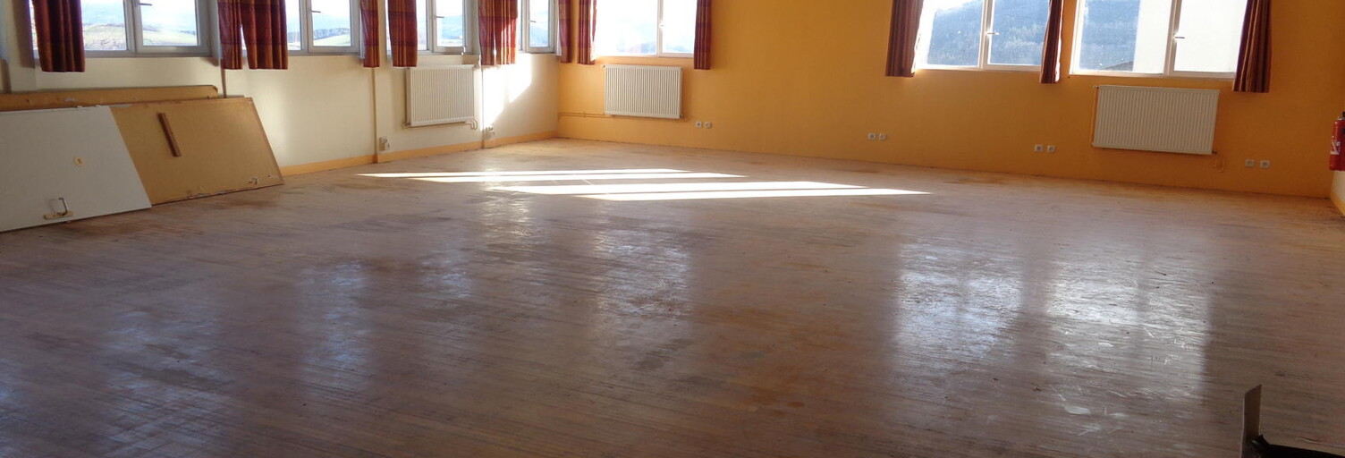 Immeuble  362 m² à louer à Saint-Just-d'Avray (69870)