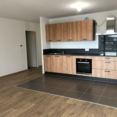 Appartement 3 pièces 896 €