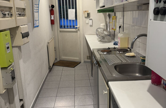 LOCAL PARAMEDICAL AU PIED DU TRAM PARKING JARDIN — photo 4