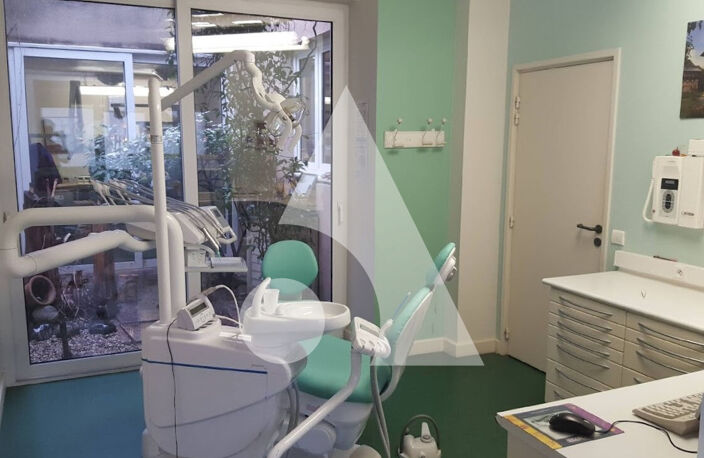 Local  Professionnel équipé (dentistes) Tarbes 5 pièces 130 m² — photo 2