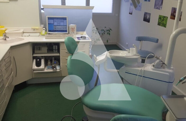 Local  Professionnel équipé (dentistes) Tarbes 5 pièces 130 m² — photo 3