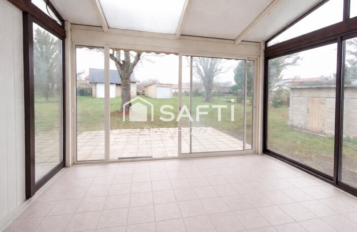 Maison avec jardin garage véranda et toiture neuve — photo 3
