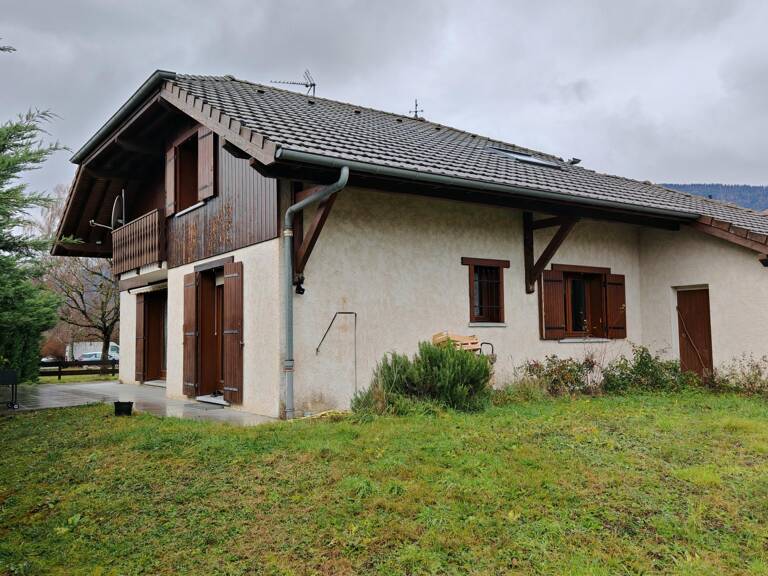 Maison Cessy 01170 Hors Lotissement, avec Grand Terrain, Grand Jardin. — photo 1