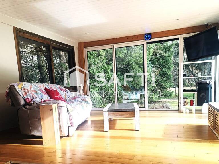 Maison plain pied avec grand terrain et rivière — photo 1
