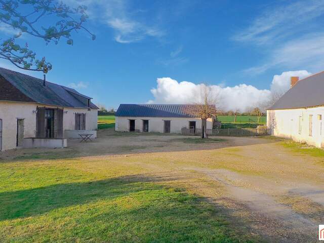 Bien rare ancien corps de ferme avec grange restaurée en maison d'habitation et longère — photo du bien