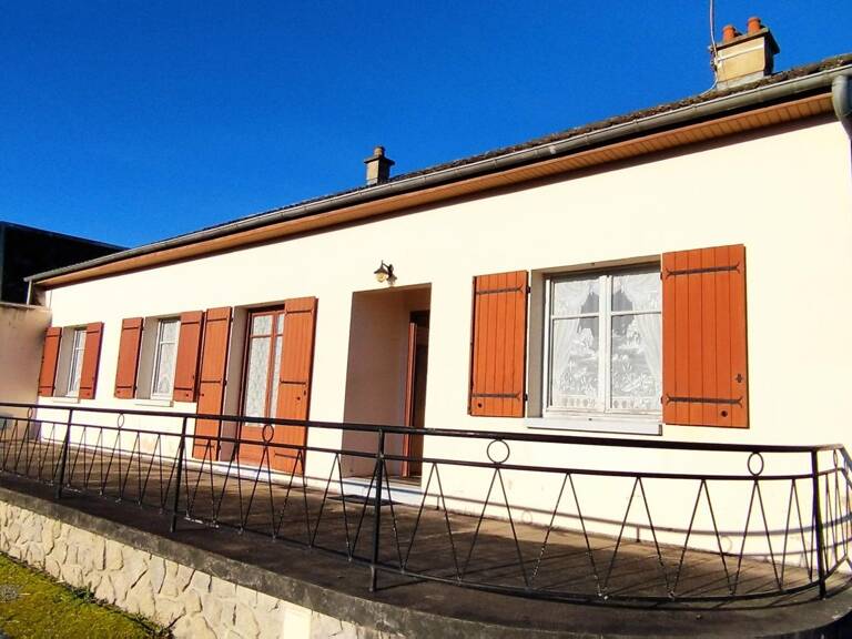 Maison plein pied + dépendances — photo 1