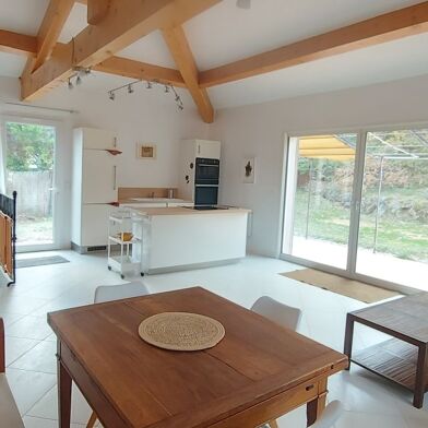 Maison 5 pièces 2300 €