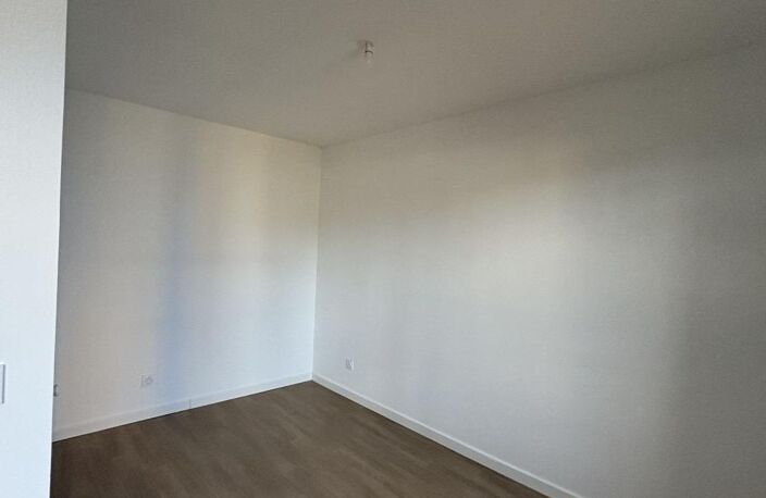 1 Pièce — photo 5