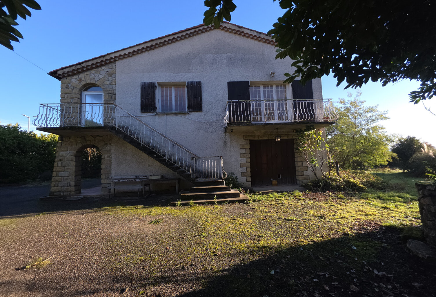 07 AUBENAS - Maison 200 m2 env. 1895 m2 de terrain — photo 1