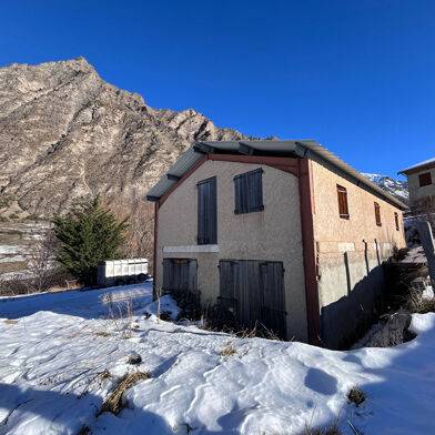 Local industriel 2 pièces 118800 €