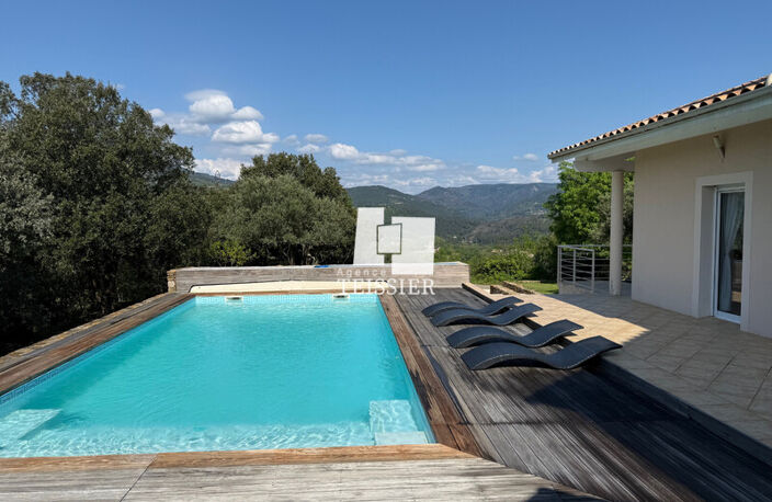 Villa — photo 2