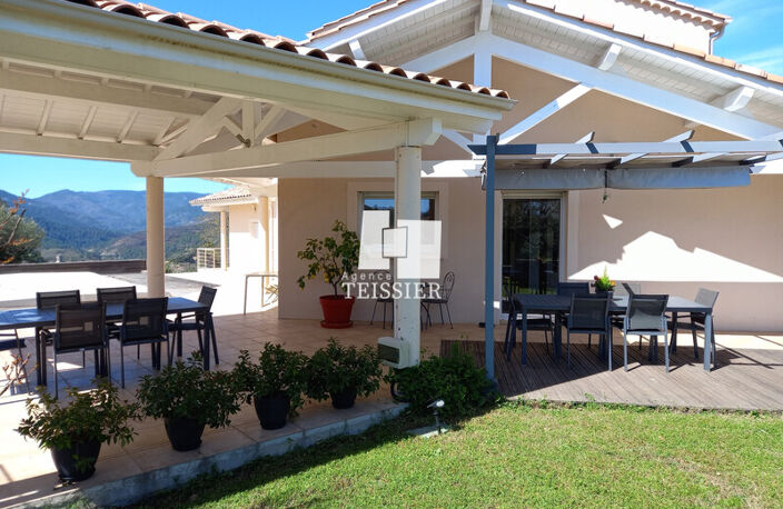 Villa — photo 3