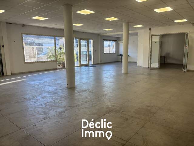 MURS COMMERCIAUX 830 m2 -Secteur HOPITAL CAREMEAU - GARD — photo du bien