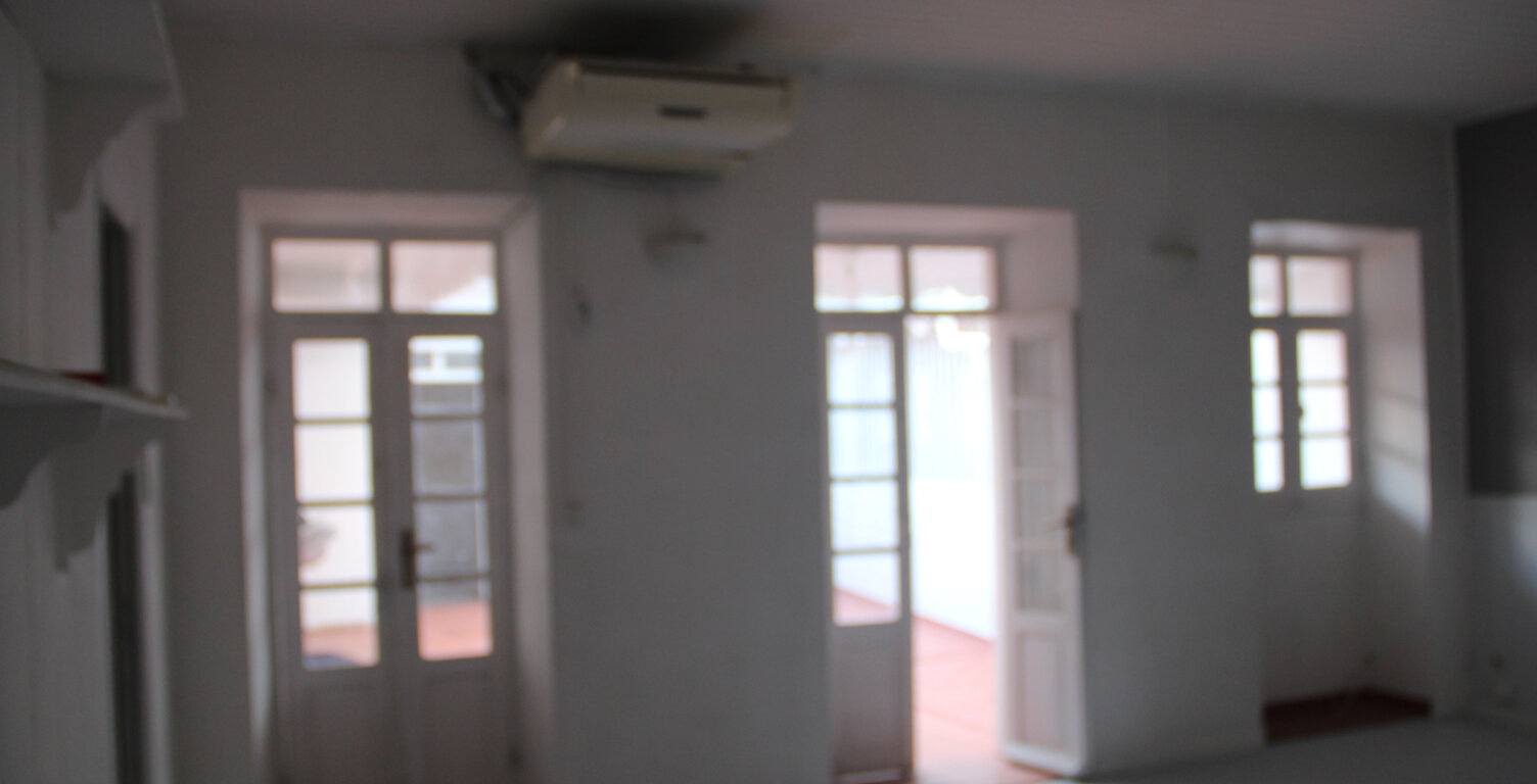 À Basse-Terre, vaste  appartement T3  à louer avec balcon , — photo 1
