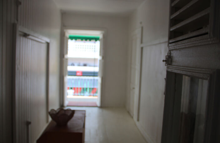 À Basse-Terre, vaste  appartement T3  à louer avec balcon , — photo 2