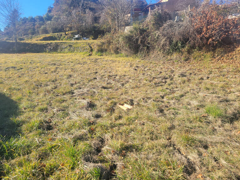Terrain plat viabilisé, vue dégagèe , Vallée de l'Esteron. — photo 1