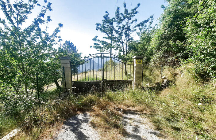 Terrain plat viabilisé, vue dégagèe , Vallée de l'Esteron. — photo 4