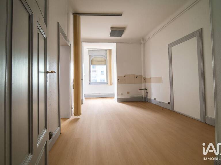 Vente Local d'activités 158 m&sup2; — photo 1