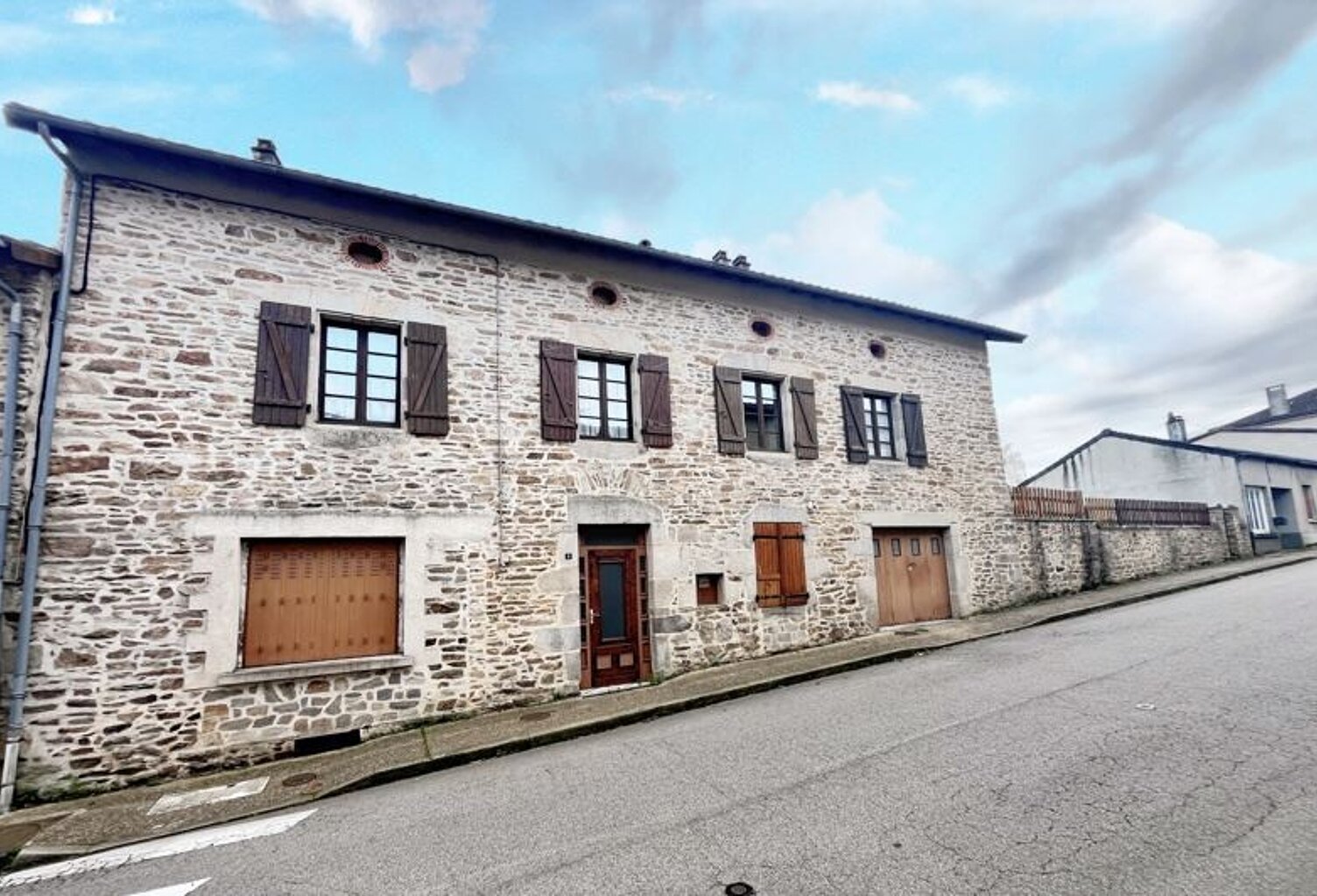 Maison en pierre de 6 pièces principales — photo 1