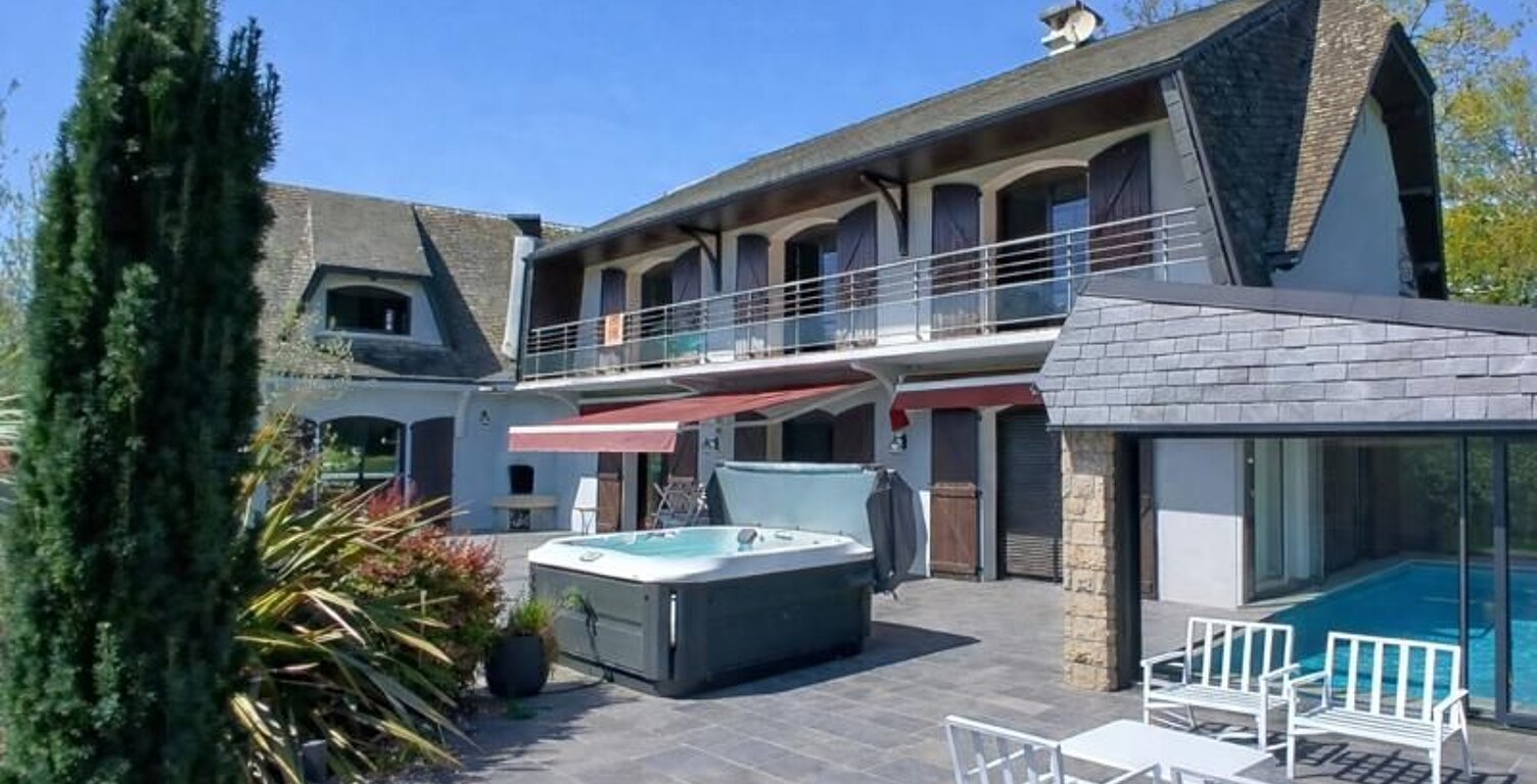 Villa de 10 pièces principales — photo 1