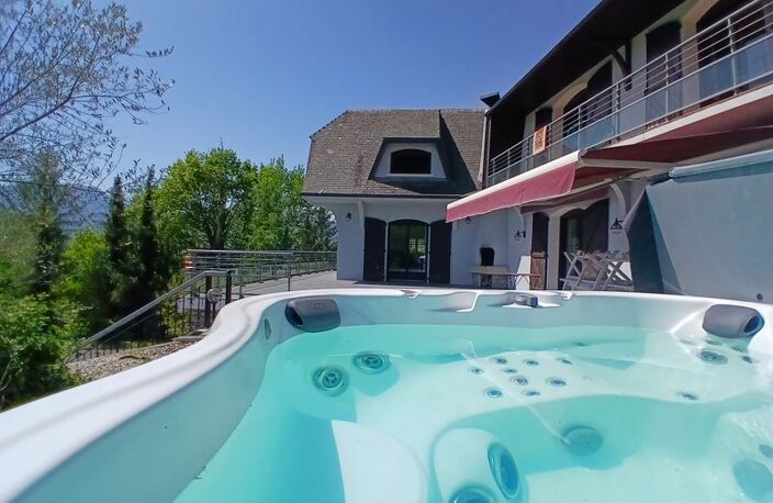 Villa de 10 pièces principales — photo 3